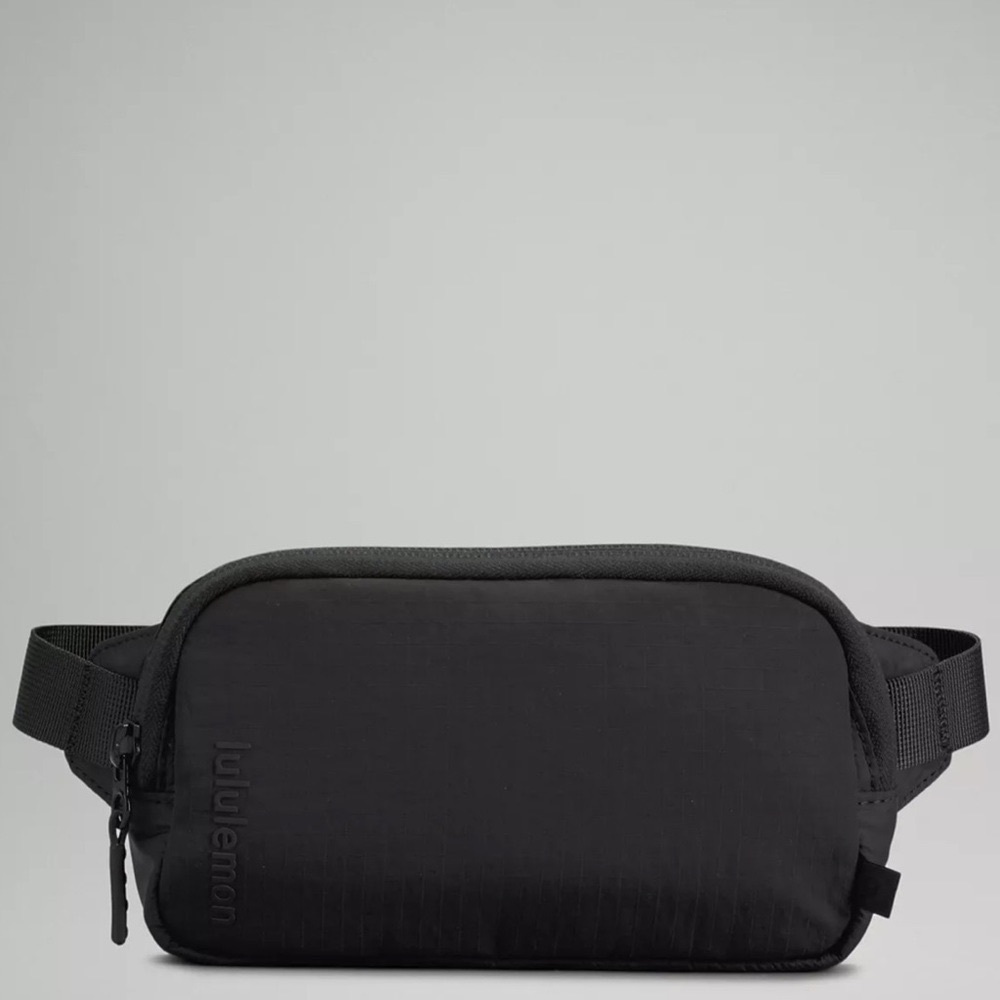 Lululemon Black Mini Belt Bag Crossbody Bag Sling Bag Nwt - Picture 1 of 8